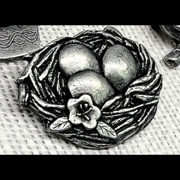 Limited Edition Birds & Blooms Pewter Brooch/Pins - Picture 5 of 6